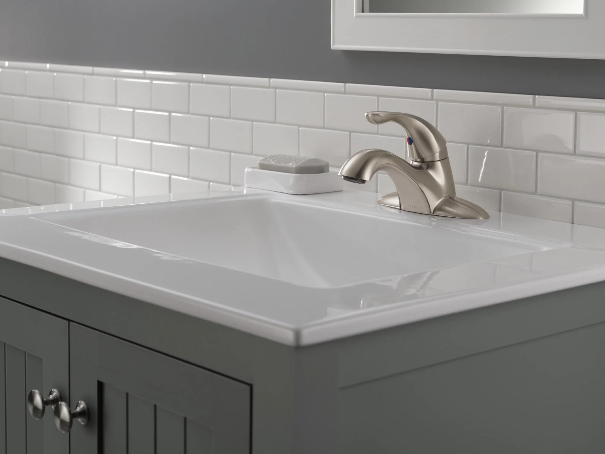 Delta Classic:520 Single Handle Centerset Bathroom Faucet - Image 4