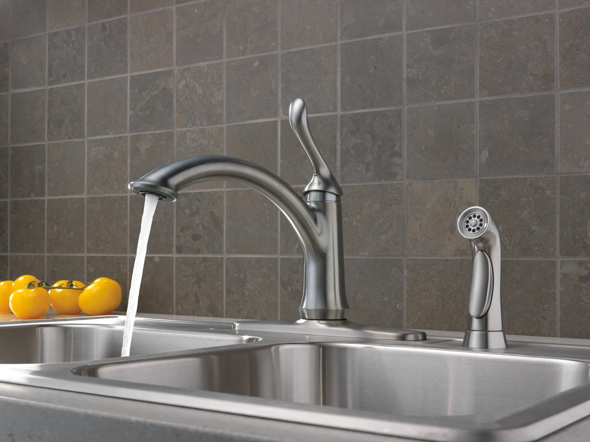 Delta Linden:4453 Single Handle Kitchen Faucet with Spray - Image 17