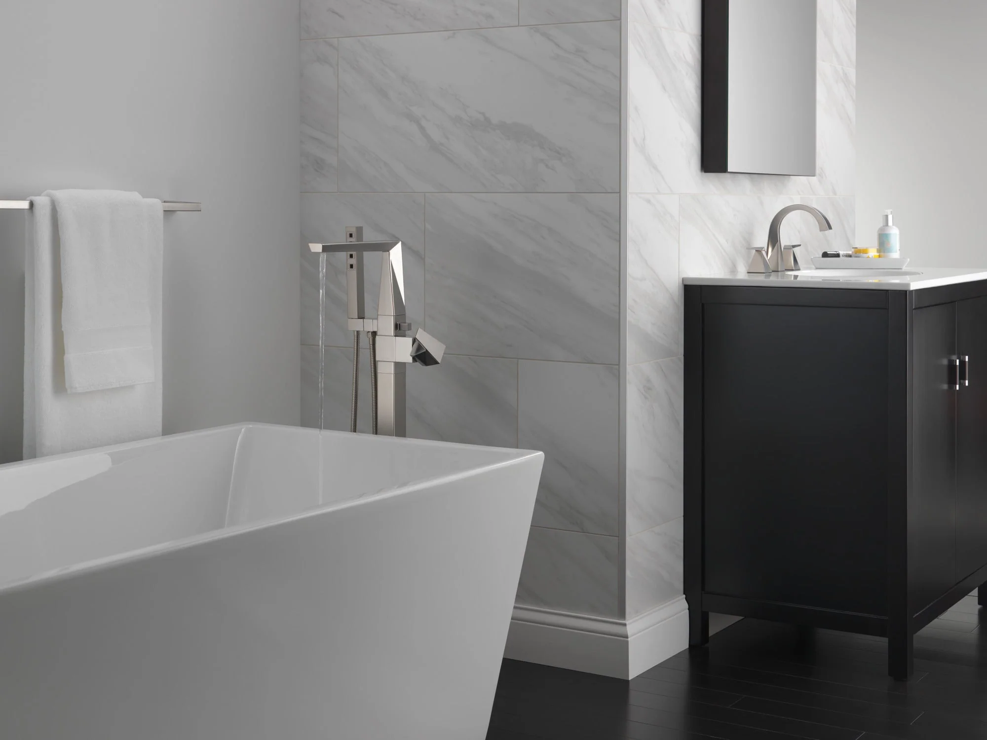 Delta Trillian: 30" Towel Bar - Image 10