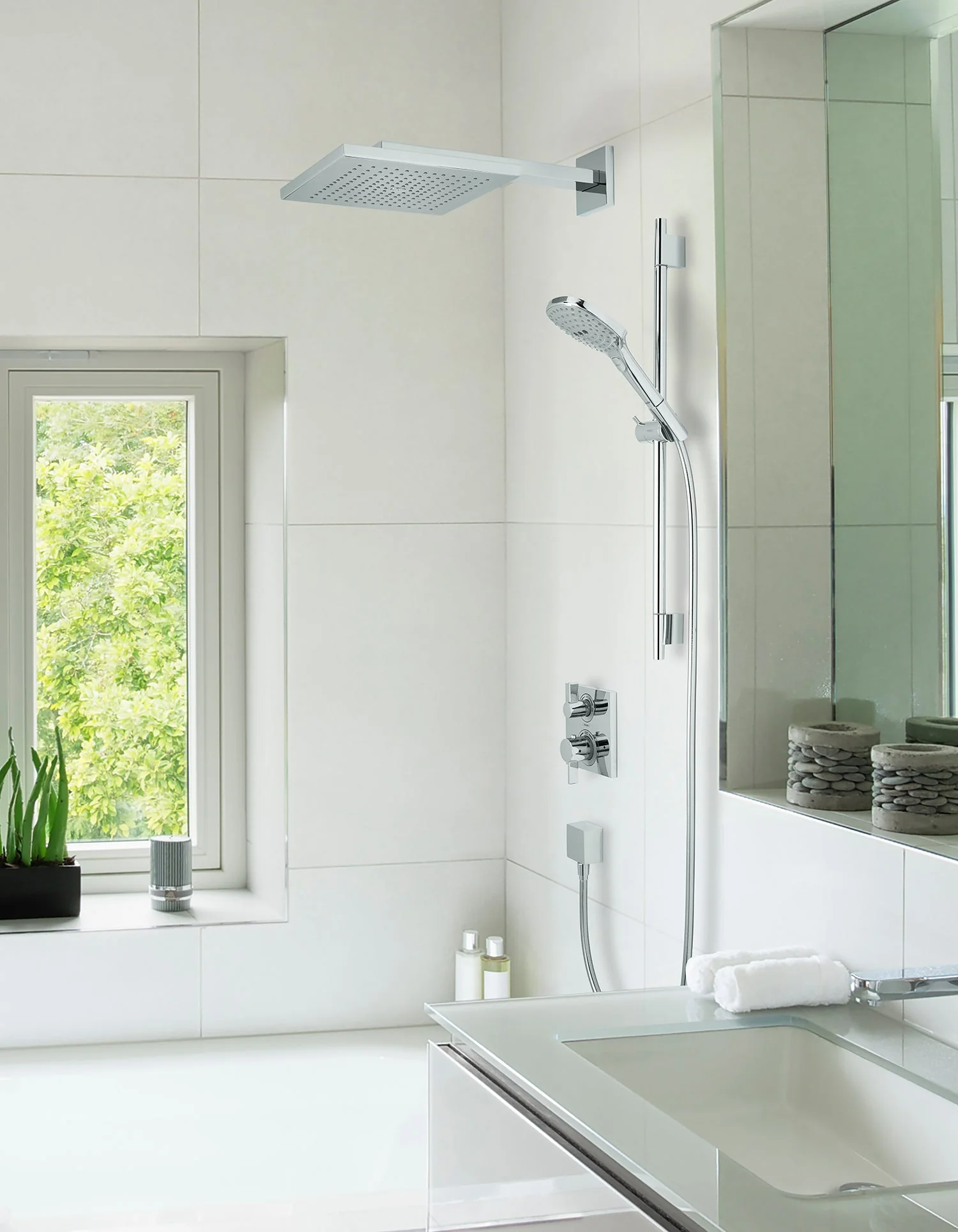 hansgrohe Raindance E Thermostatic Showerhead/Wallbar Set with Rough, 2.0 GPM - Image 3