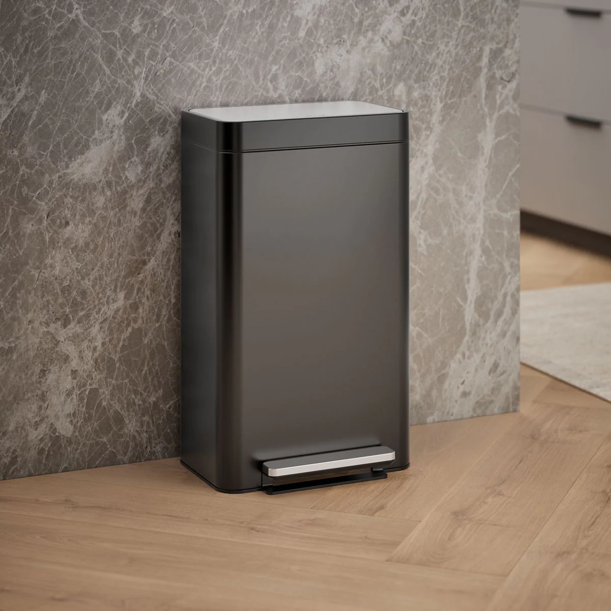 KOHLER K-20941 8-gallon loft stainless steel step trash can - Image 10