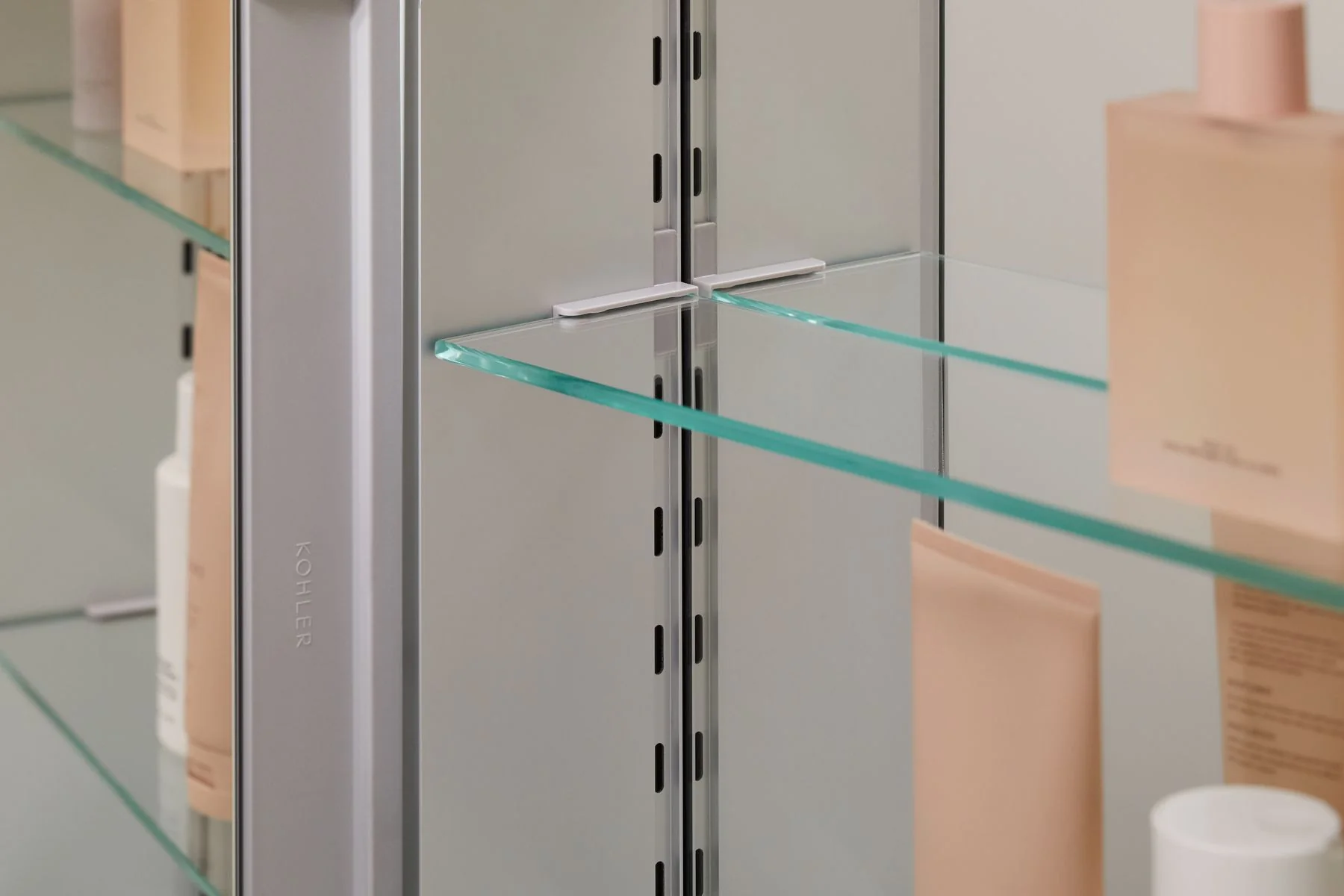 KOHLER K-56150 Embark Premium XL 20" x 31" rectangular medicine cabinet - Image 4
